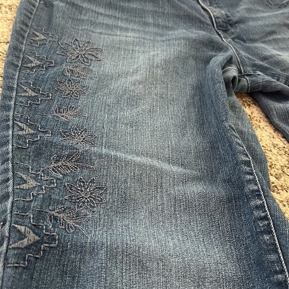 New Directions Plus Size 16 Girlfriend Jeans Stretch Embroidered Crop Ankle EUC - Picture 6 of 16